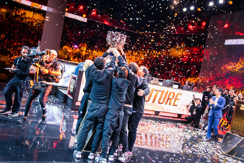 Bin剑姬对决Zeus杰斯：总决赛上路巅峰对决全解析-电竞比分网